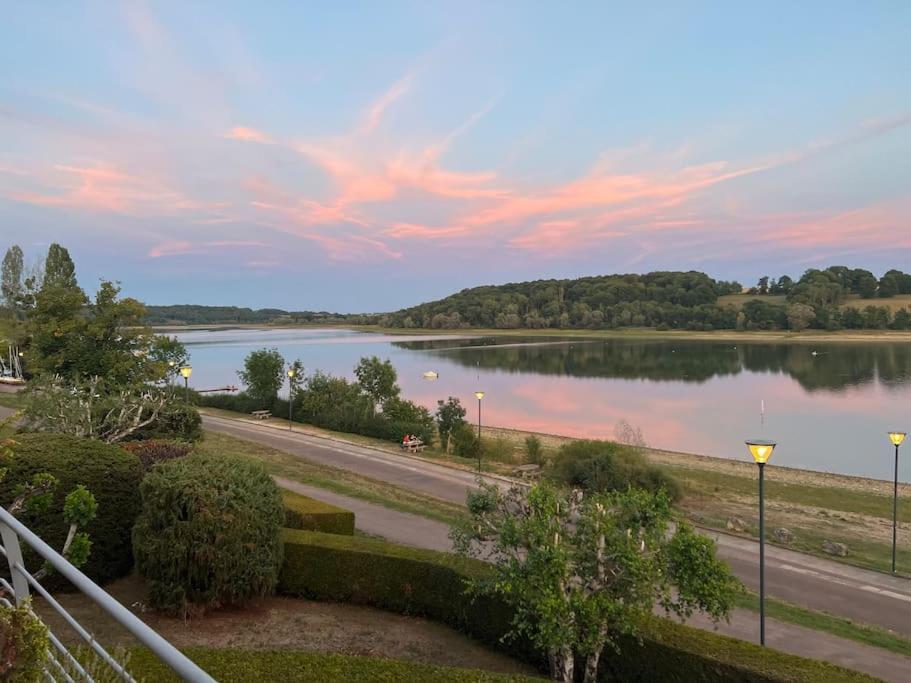 Maison Cadre Paisible Face Au Lac Peigney Eksteriør bilde